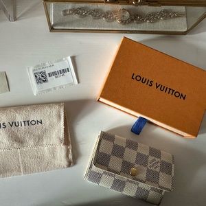 AUTHENTIC Louis Vuitton Damier Azur 6 Ring Keyholder